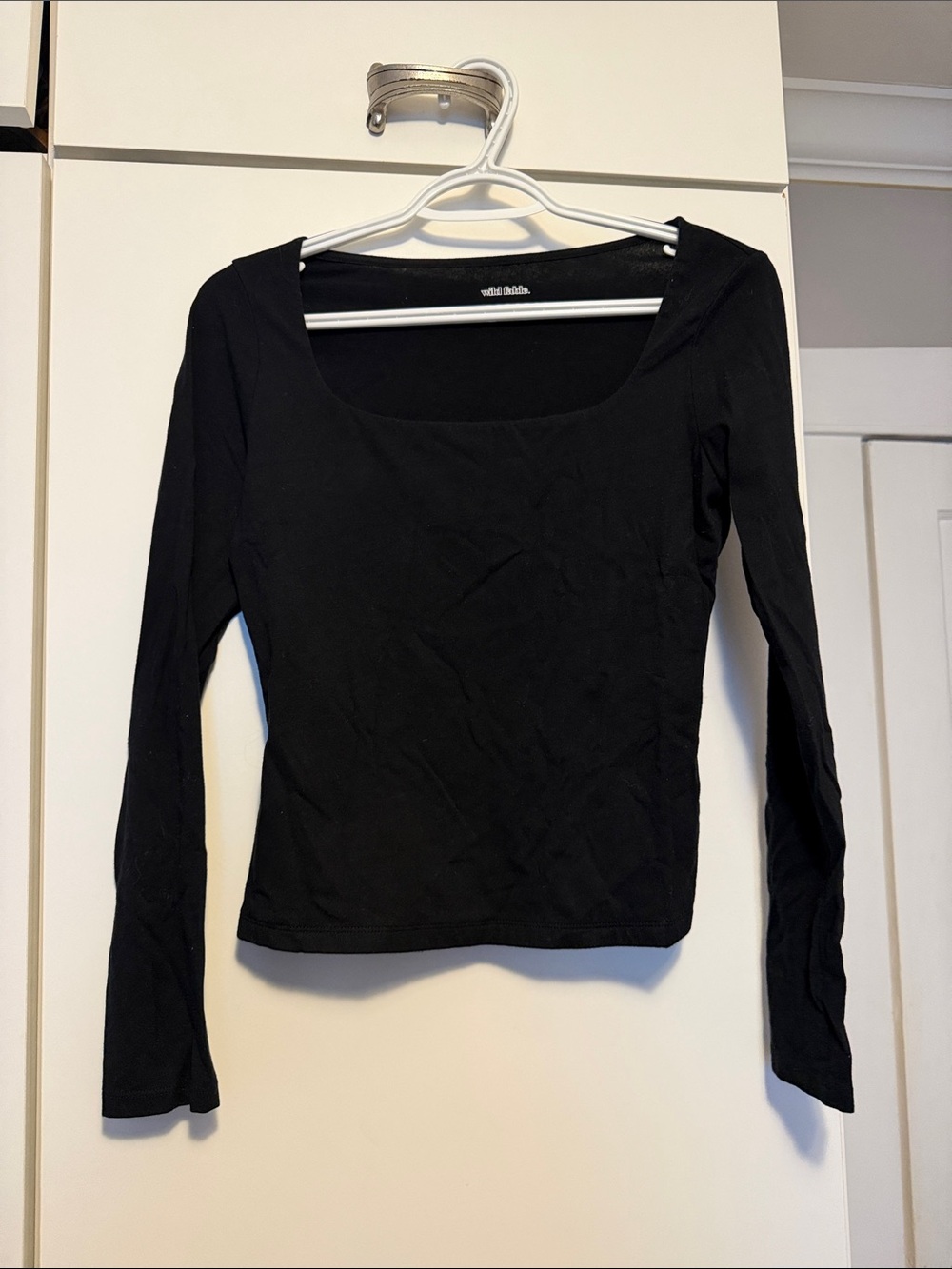 wild fable Black Long-Sleeve Scoop Neck Tee